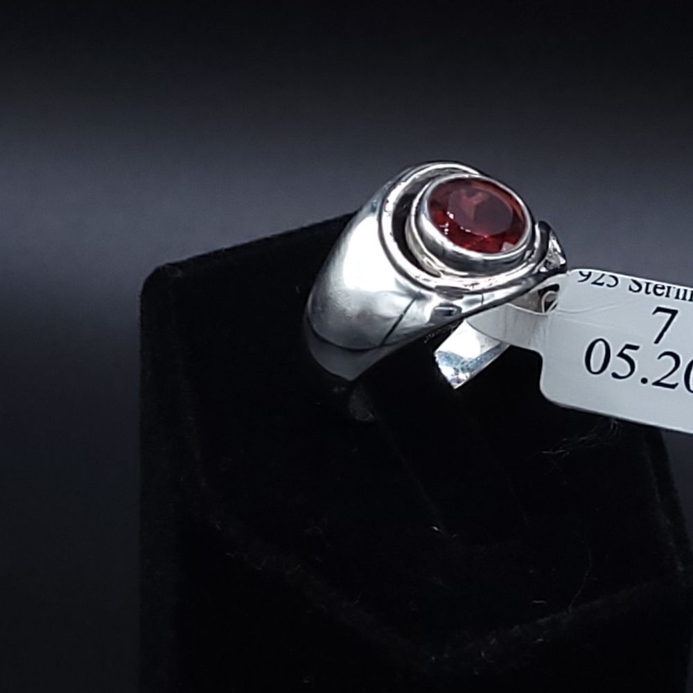 𝅺Garnet ring - Picture 7 of 9